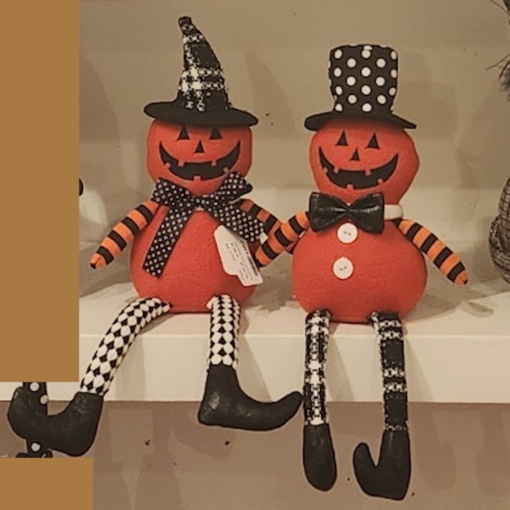 Set 2 Assorted  Pumpkin  Dolls wearing Hats  Fall Delton New